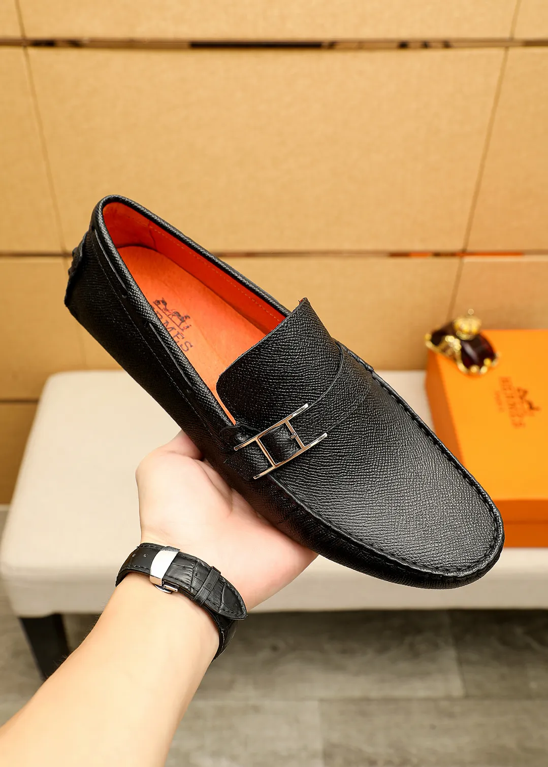 Men's shoes 💰380 💐 Product trademark: HERMES "Hermès" Doudou shoes Regular size: 38-44 (45.46.47🉑️Customized) Product materials: Selected imported first-layer cross-grain cowhide leather upper + luxury hardware buckle, imported pig leather lining. Strong three-dimensional visual effect, original outsole color: 1⃣️color optional